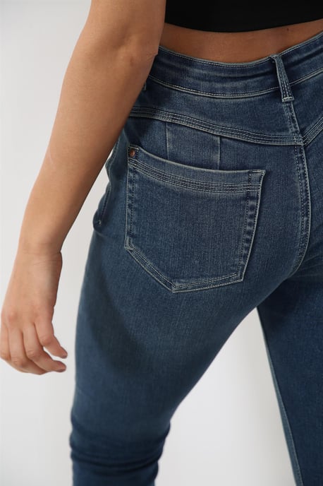 Vaqueros ajustados de cintura alta con forma mágica para mujer en azul - Image 5