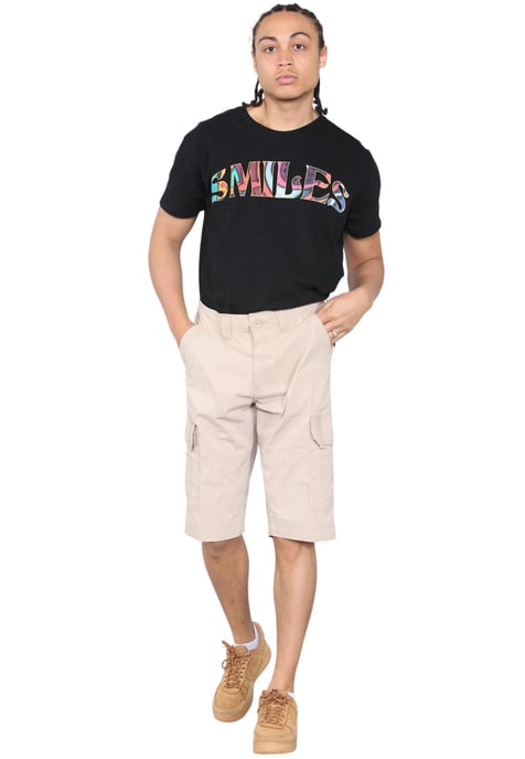 Shorts cargo de secado rápido con múltiples bolsillos para hombre en color arena - Image 6