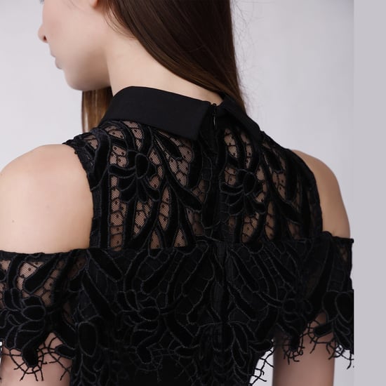 Adjusted dress with bare shoulders and lace steering wheel - Image 5