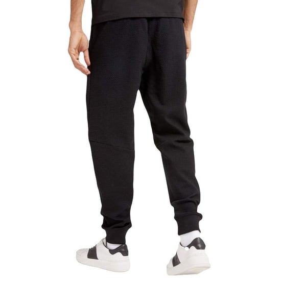 Pantalones de chándal Guess para hombre con logotipo triangular - Image 3