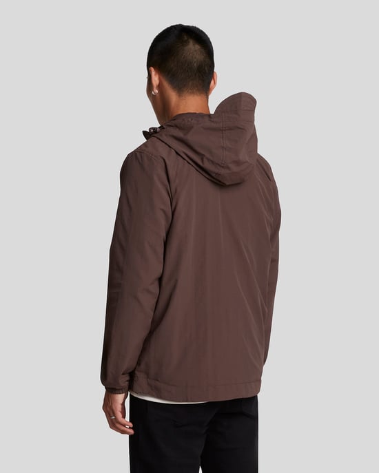 Chaqueta ligera marrón corta con capucha en caoba profunda de Lyle & Scott - Image 3