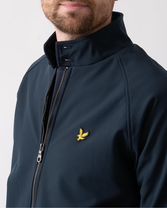 Chaqueta softshell azul marino oscuro con emblema de la marca Lyle & Scott - Image 2