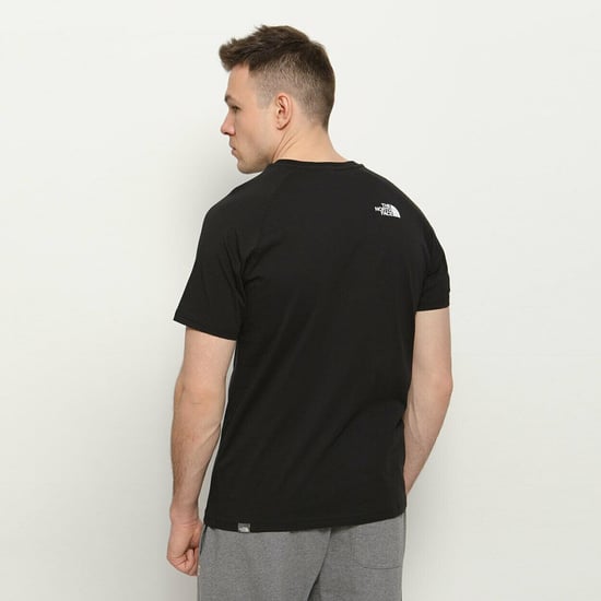 The North Face Hombre Reglan Sleeve NSE Camiseta Negra - Image 2