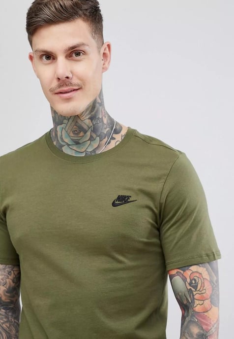 Camiseta Nike Sportswear Club para hombre en color oliva - Image 3