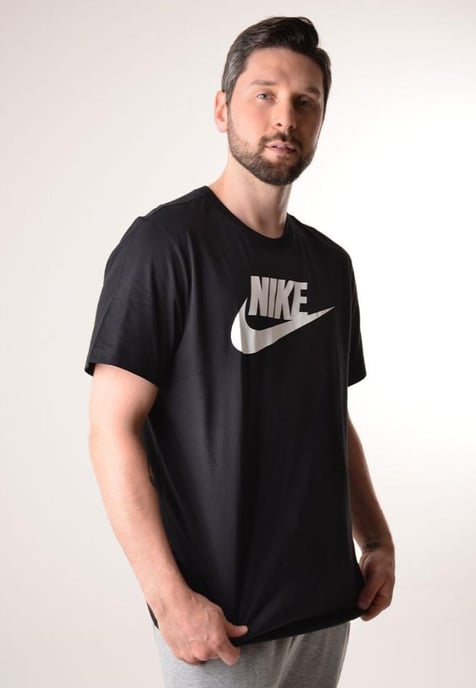 Camiseta Nike Swoosh Futura para hombre en negro - Image 2