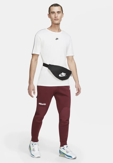 Riñonera Nike Heritage Negra - Image 6