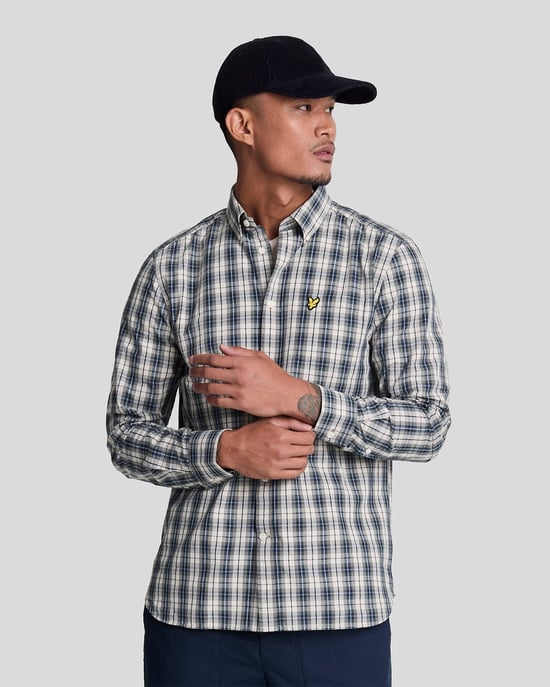 Camisa de manga larga de popelín a cuadros lavados Cove/azul marino oscuro de Lyle & Scott - Image 1