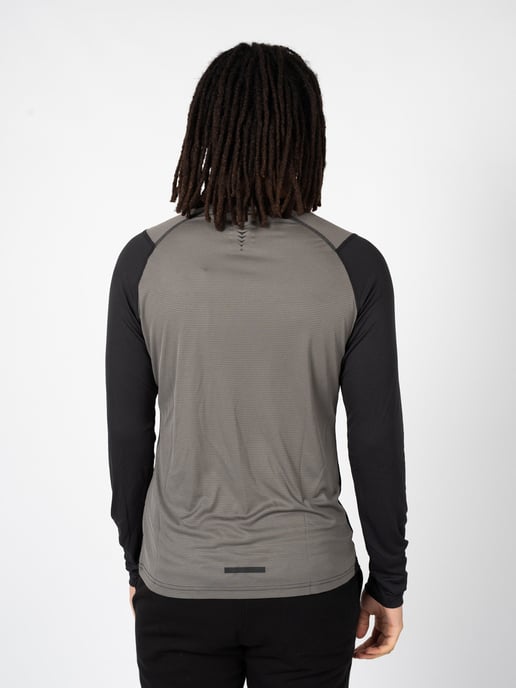 Champion Longsleeve del hombre negro - Image 4