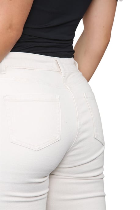 Vaqueros Mom de talle alto y pernera recta cónica para mujer de M&Co en color beige - Image 5