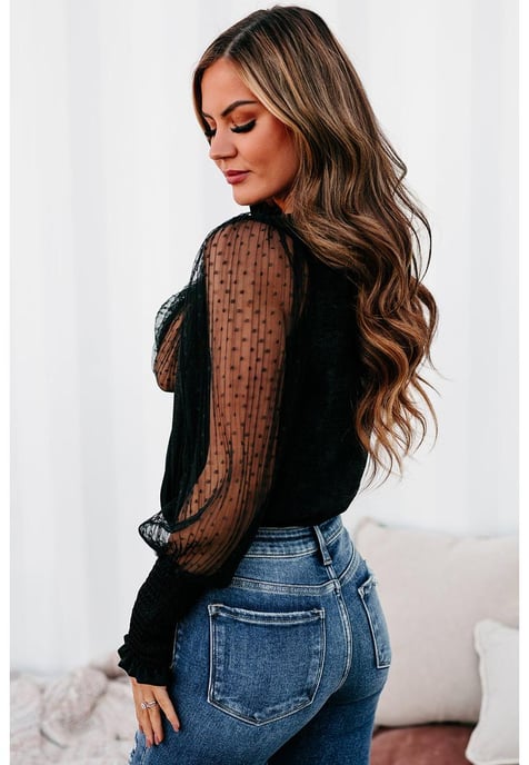 Body de malla cruzado para mujer en negro - Image 4