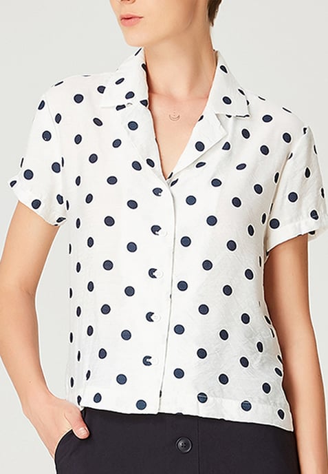 Shirt with short sleeves and polka dot print