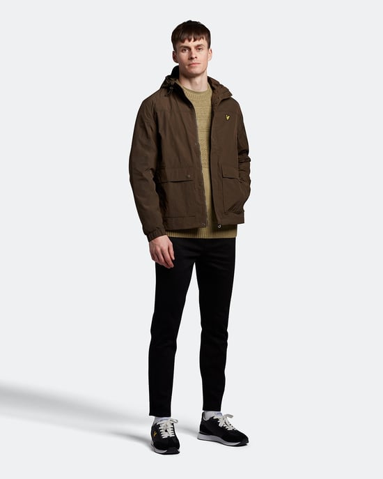 Parka verde oliva con capucha de la marca Lyle & Scott - Image 2