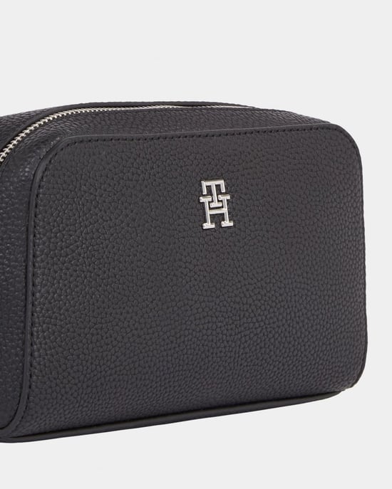 Bolso Cruzado TH Emblem de Tommy Hilfiger - Image 3