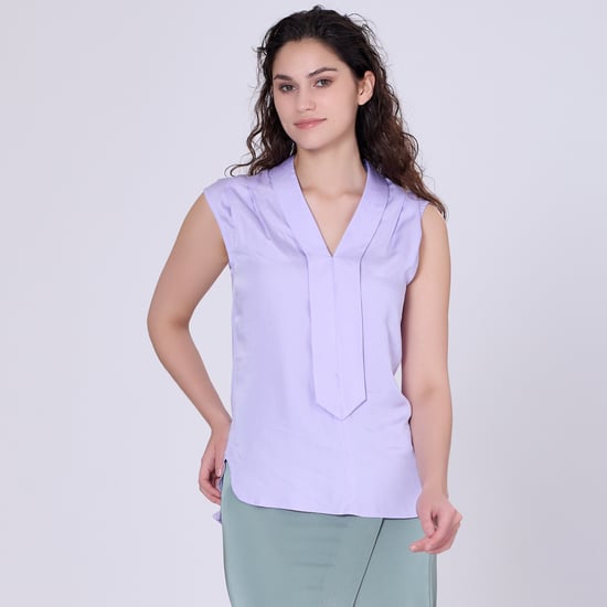 Sleeveless blouse with wide flat collar - Image 1