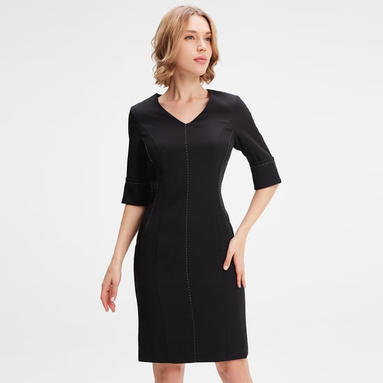 Short dress with contracted stitching - Image 3