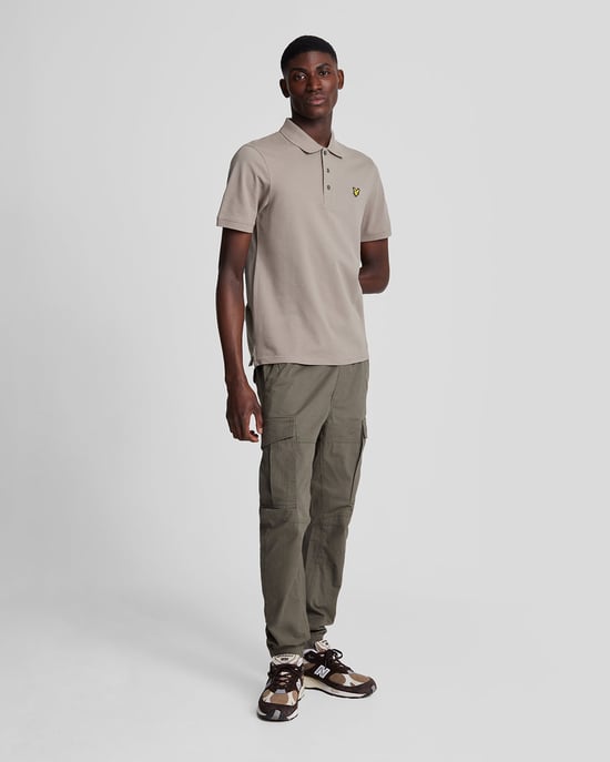 Polo verde salvia con logo en el pecho de Lyle & Scott - Image 2