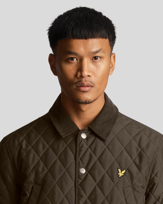Chaqueta acolchada verde oliva con emblema de la marca Lyle & Scott - Image 4