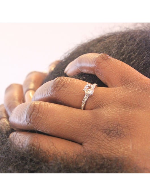 Anillo Cuadrado Simple - Plata y Cristal - Image 4