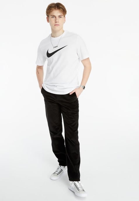 Camiseta blanca con logo Swoosh de Nike - Image 4