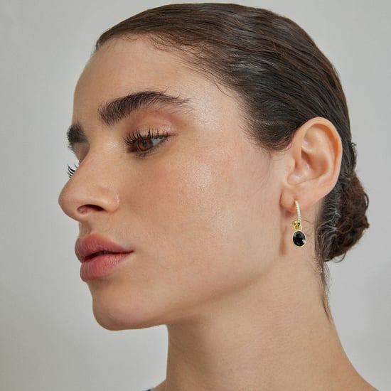 Pendientes Luxenter de Cristal Negro acabados en oro amarillo de 18K - Nyahau - Image 2