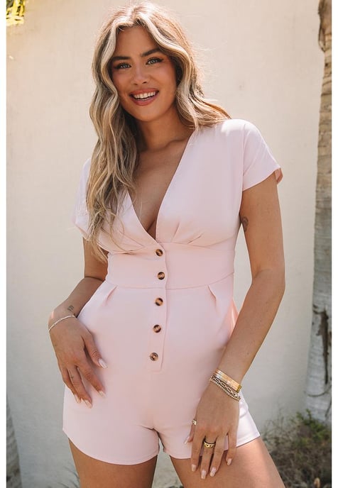 Romper de Mujer Azura Exchange con Escote en V Profundo y Botones en la Cintura Alta en Rosa - Image 1