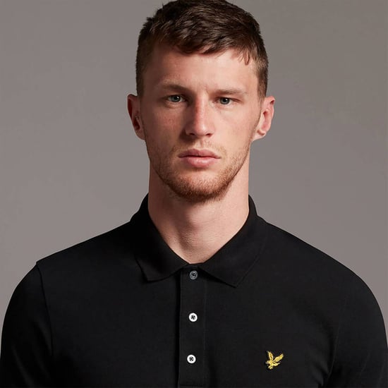 Polo negro azabache con logo en el pecho de Lyle & Scott - Image 4