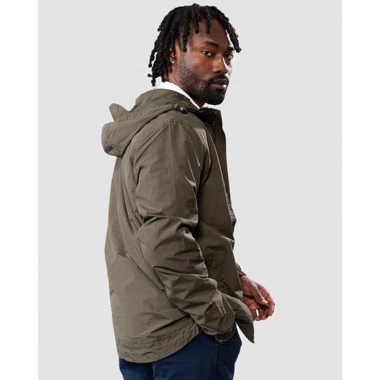 Chaqueta ligera corta con capucha en color verde oliva con la marca Lyle & Scott - Image 4
