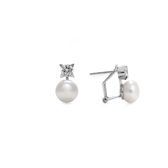 Pendientes Luxenter, con cierre omega essential de plata de ley 925 y perla blanca con acabado en baño de rodio - Image 1