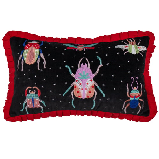Funda de Cojín de Terciopelo Bordada con Escarabajos Oscuros Wylder - Image 1