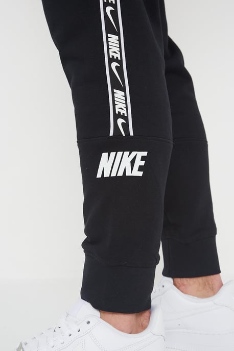 Nike Joggers de polar con puños y logo repetido en negro para hombre - Image 5