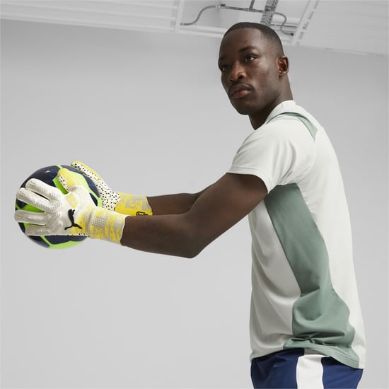 PUMA Unisex FUTURE Ultimate Negative Cut Football Goalkeeper Gloves - Image 3