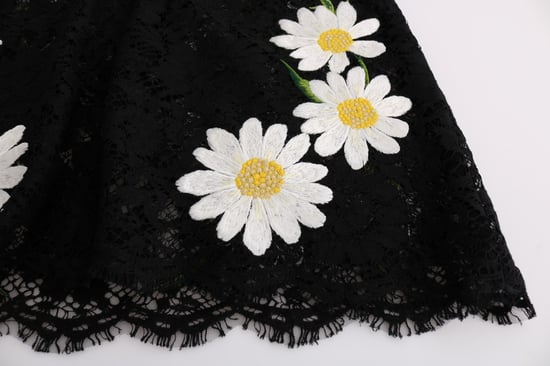 Vestido de Sicilia de Camomila con Encaje Floral Negro de Dolce & Gabbana - Image 5