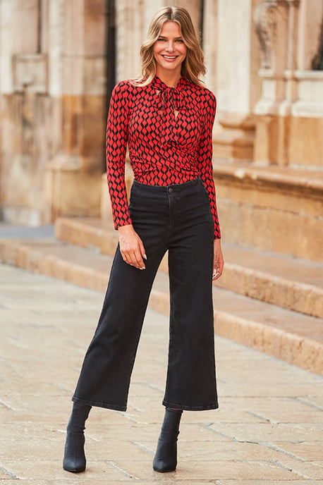 Black Wide Leg Cropped Jeans