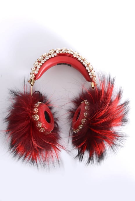 Auriculares Dolce & Gabbana para mujer con piel y joyas - Image 1