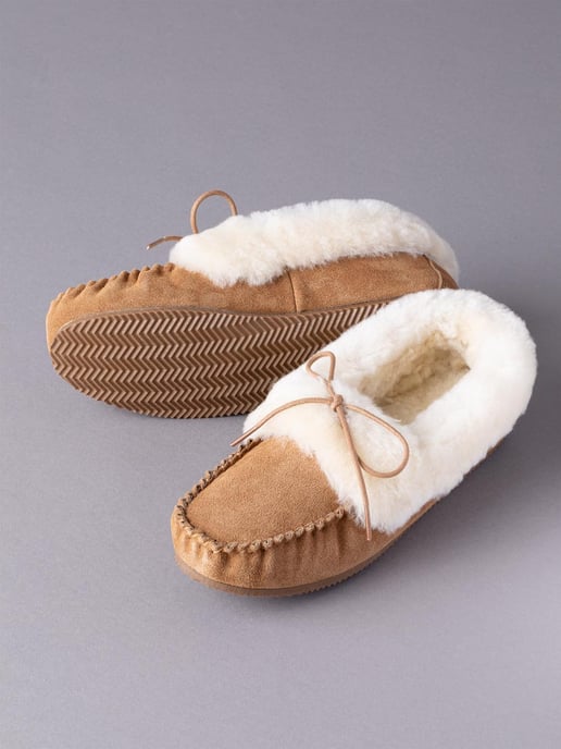 Ladies' Sheepskin Moccasins in Tan
