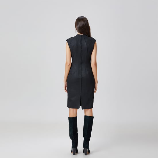 V-neck tailor fitted dress - Image 5