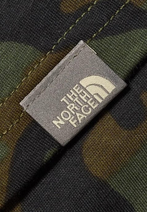 The North Face Camiseta para hombre SS Simple Dome Tee Estampado de camuflaje - Image 4