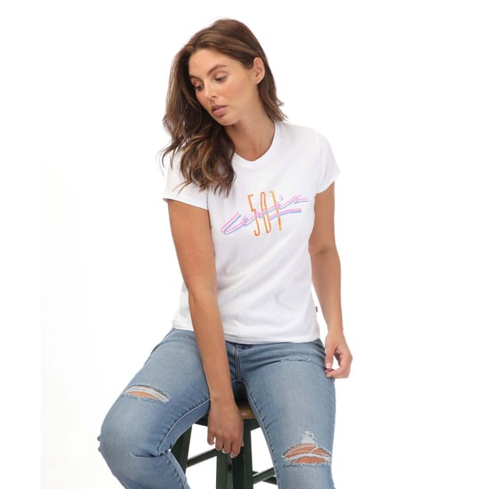 Camiseta Gráfica Auténtica de Levis para Mujeres en Blanco - Image 4