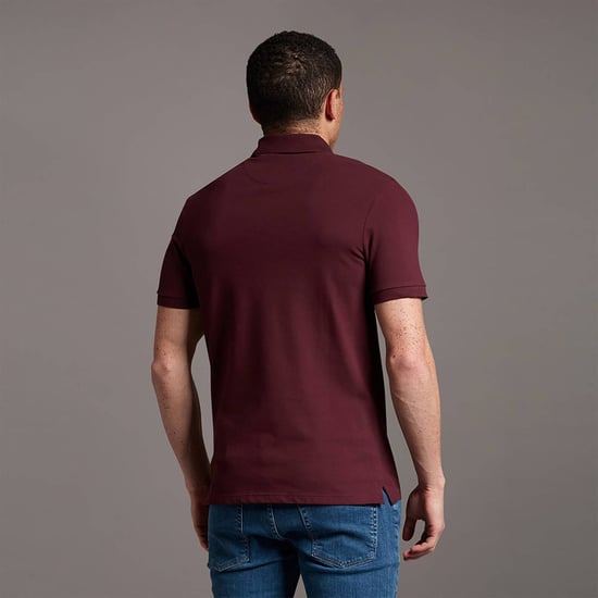 Polo de colores burdeos con logotipo en el pecho de Lyle and Scott - Image 2