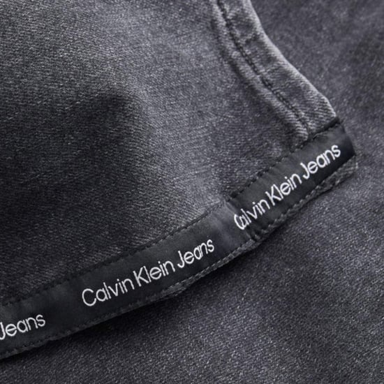 Vaqueros super ajustados de tiro alto hasta los tobillos para mujer de Calvin Klein - Image 4