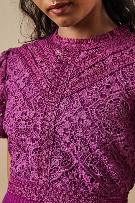 Petite Lace Puff Sleeve Pleated Midi Dress