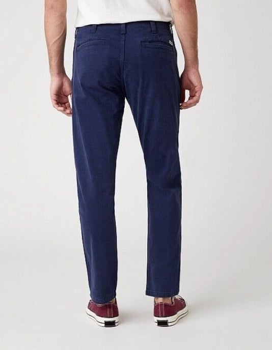 GB - Wrangler - CASEY JONES CHINO DARK SAPPHIRE - Image 3
