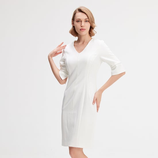 Short dress with contracted stitching - Image 2