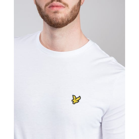 Camiseta blanca de manga larga con la marca Lyle & Scott - Image 2