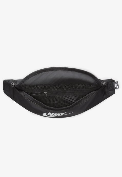 Riñonera Nike Heritage Negra - Image 4