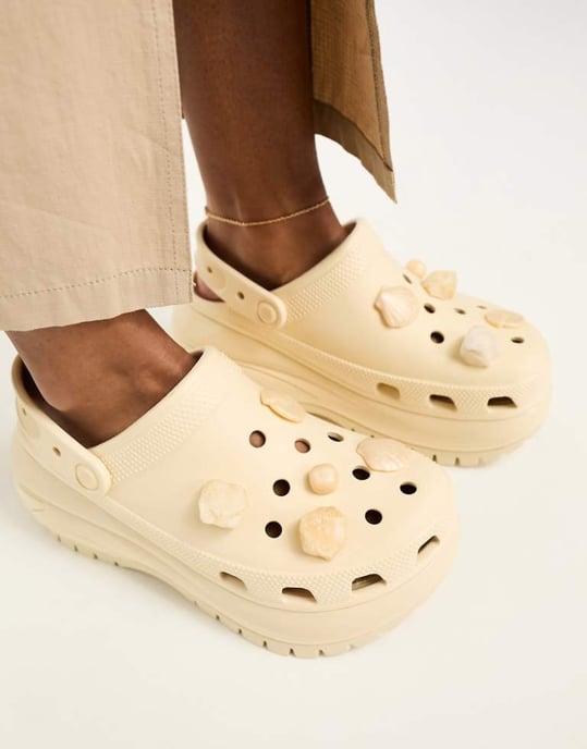 Crocs ASOS Exclusive Mega Crush shellsnpearls clog in vanilla-Neutral