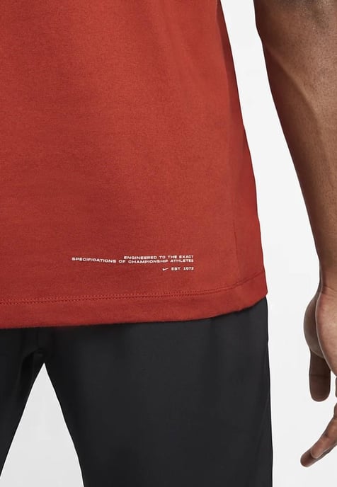 Camiseta sin mangas de entrenamiento con gráfico Dri-FIT para hombre en rojo de Nike - Image 4