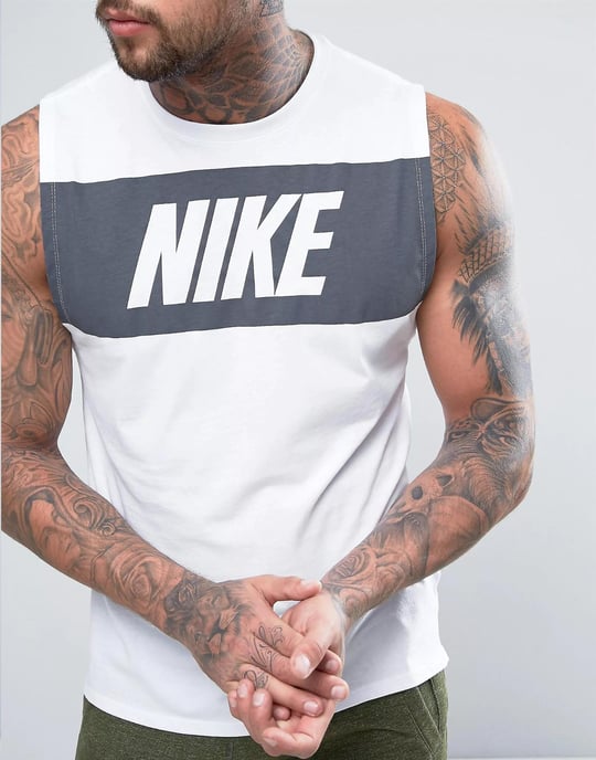 Nike Camiseta Sin Mangas Con Logo Retro En Blanco - Image 3