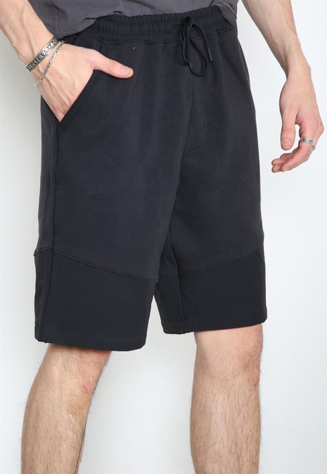 Pantalones cortos de entrenamiento Under Armour para hombre en negro - Image 3