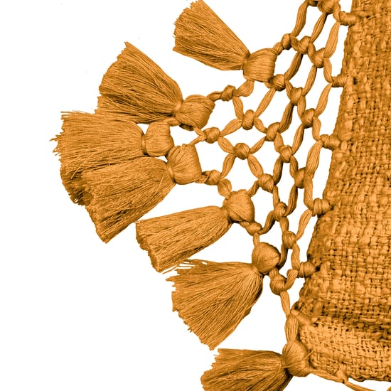 Cojín de plumas relleno con flecos de macramé Anko de Yard - Image 3